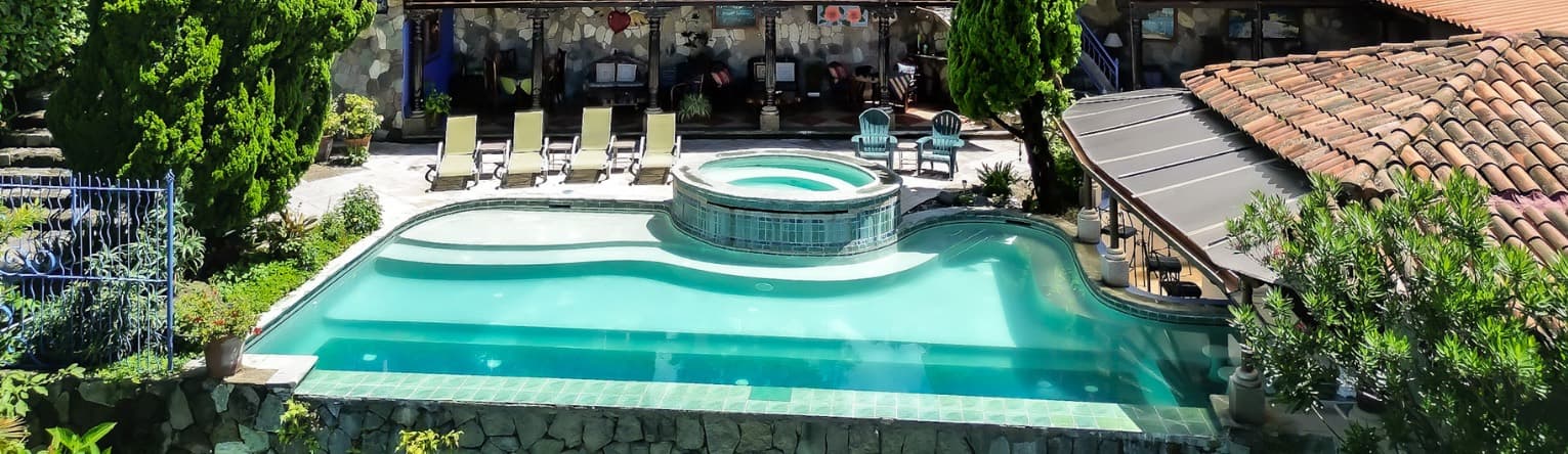 The infinity pool, jacuzzi and common areas 1
