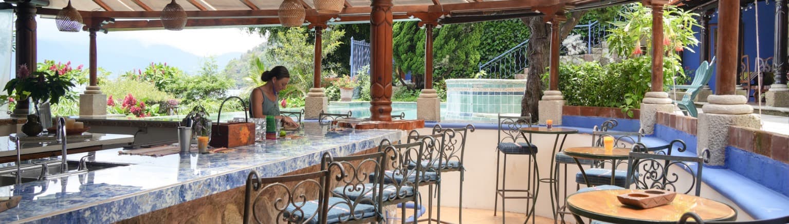 The infinity pool, jacuzzi and common areas 2
